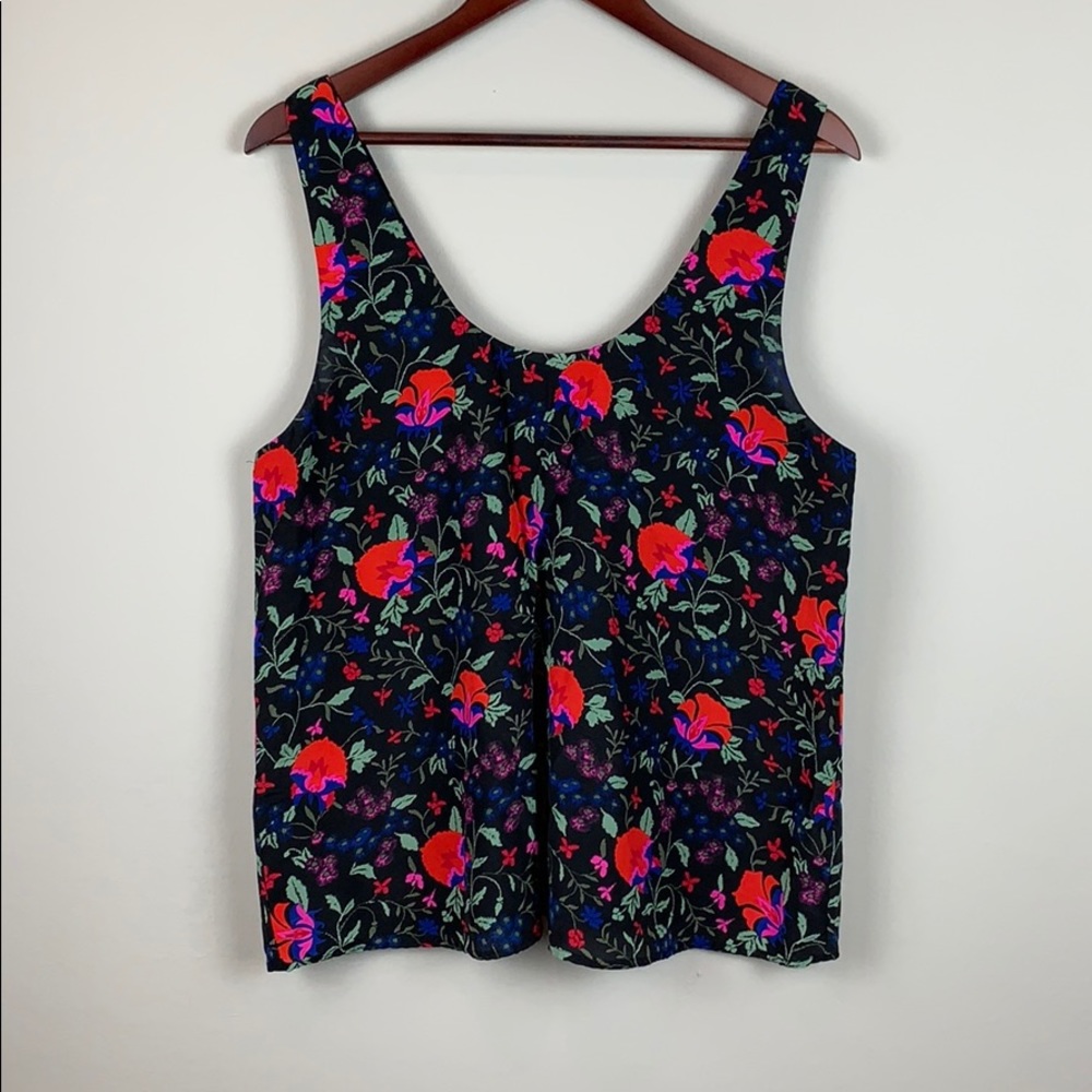 Silk Sleeveness Top
